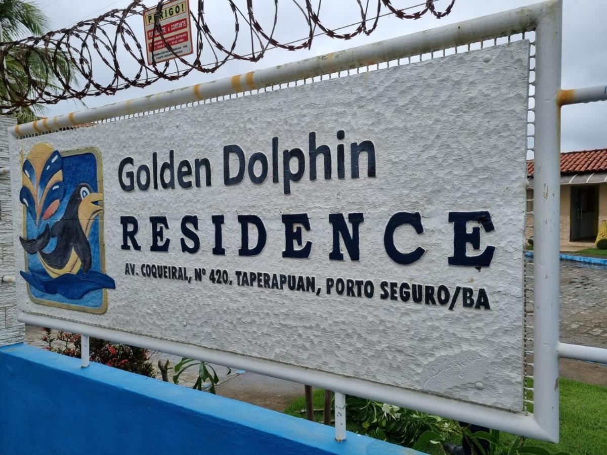 Golden Dolphin Em Taperapuan Perto Axe Moi