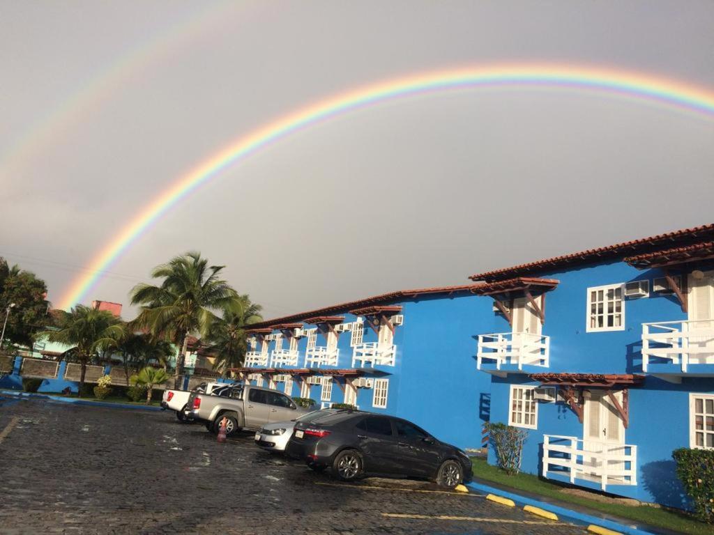 Golden Dolphin Em Taperapuan Perto Axe Moi